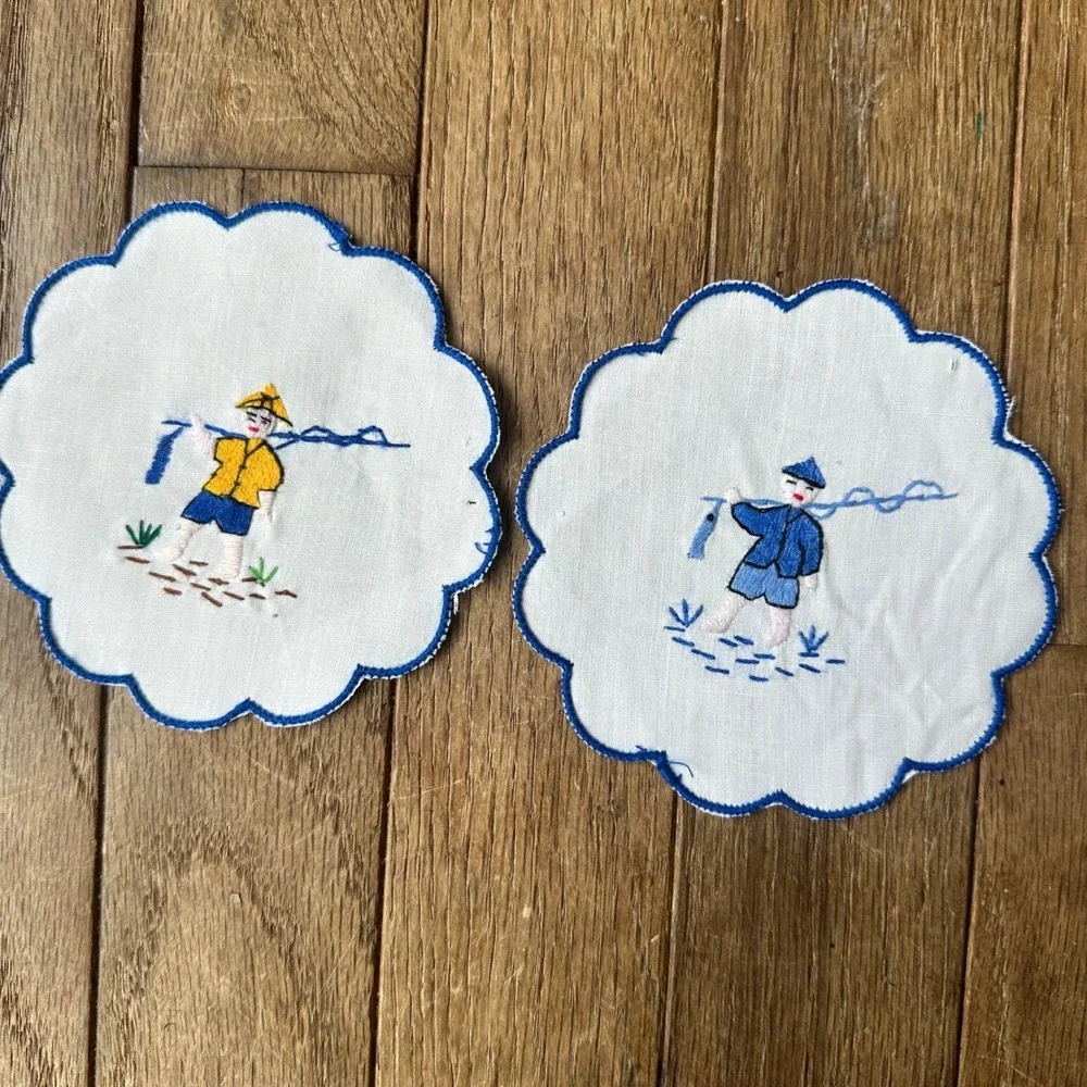 Vintage Embroidered Asian Linens Scalloped‎ Edge Coasters & Doily Folk Art READ